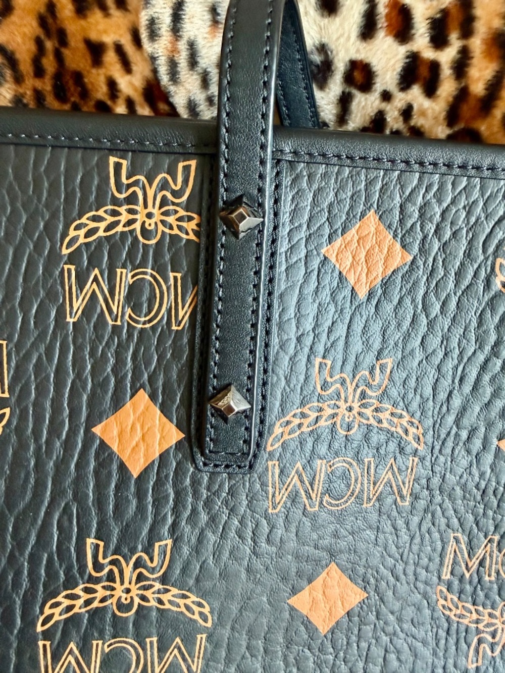 MCM Aren Tote - Black and Orange - Picture 5 of 14
